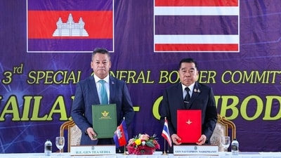 Cambodian Defense Minister Tea Seiha, left, stands with Thai Defense Minister Nattaphon Narkphanit, right, at the General Border Committee Meeting in Chanthaburi Province, Thailand Saturday, Dec. 27, 2025. (AP) Cambodian Defense Minister Tea Seiha, left, stands with Thai Defense Minister Nattaphon Narkphanit, right, at the General Border Committee Meeting in Chanthaburi Province, Thailand Saturday, Dec. 27, 2025. (AP)