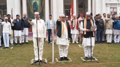 Congress party workers at the state office in Lucknow on Sunday. (HT Photo) Congress party workers at the state office in Lucknow on Sunday. (HT Photo)