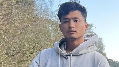 মৃত যুবকের নাম অ্যাঞ্জেল চাকমা, বয়স ২৪ বছর। তিনি এমবিএ-র ছাত্র ছিলেন। তাঁর বাবা বিএসএফ জওয়ান। মৃত যুবকের নাম অ্যাঞ্জেল চাকমা, বয়স ২৪ বছর। তিনি এমবিএ-র ছাত্র ছিলেন। তাঁর বাবা বিএসএফ জওয়ান।