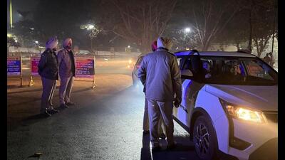 Police teams undertook intensive patrolling, vehicle checking and verification of suspicious persons in the market area during night hours (HT Photo)