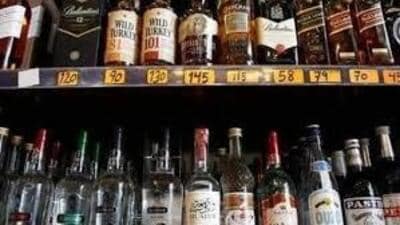 The deputy commissioner said liquor service must be stopped immediately in the event of any law-and-order situation and the matter reported to the nearest police station without delay. (HT Photo for representation) The deputy commissioner said liquor service must be stopped immediately in the event of any law-and-order situation and the matter reported to the nearest police station without delay. (HT Photo for representation)