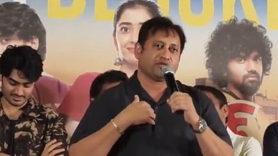 ఏ బట్టల సత్తిగాడి మాటలు వినొద్దు.. మీకు నచ్చిన డ్రెస్ వేసుకోండి: శివాజీకి ప్రొడ్యూసర్ కౌంటర్ ఏ బట్టల సత్తిగాడి మాటలు వినొద్దు.. మీకు నచ్చిన డ్రెస్ వేసుకోండి: శివాజీకి ప్రొడ్యూసర్ కౌంటర్