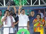 AIADMK leader Edappadi Palaniswami with BJP leader Tamilisai Soundararajan in Sholinganallur on Sunday. (x/epstamilnadu)