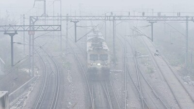 Some of the monitoring stations recorded 400+ AQI on Monday morning include Anand Vihar where trains were barely visible amid fog (Sakib Ali/ Hindustan Times) Some of the monitoring stations recorded 400+ AQI on Monday morning include Anand Vihar where trains were barely visible amid fog (Sakib Ali/ Hindustan Times)