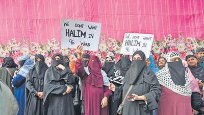 Mumbai, India. Dec 29, 2025 - Residents of Ward No. 96 held a protest outside Matoshree after the Shiv Sena (UBT) party gave the AB form to local leader. Mumbai, India. Dec 29, 2025. (Photo by Raju Shinde/HT Photo) (Raju Shinde) Mumbai, India. Dec 29, 2025 - Residents of Ward No. 96 held a protest outside Matoshree after the Shiv Sena (UBT) party gave the AB form to local leader. Mumbai, India. Dec 29, 2025. (Photo by Raju Shinde/HT Photo) (Raju Shinde)