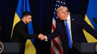 U.S. President Donald Trump and Ukrainian President Volodymyr Zelensky shake hands at a news conference following a meeting at Trump's Mar-a-Lago club on December 28, 2025 in Palm Beach, Florida. (Photo by JOE RAEDLE / GETTY IMAGES NORTH AMERICA / Getty Images via AFP) (Getty Images via AFP) U.S. President Donald Trump and Ukrainian President Volodymyr Zelensky shake hands at a news conference following a meeting at Trump's Mar-a-Lago club on December 28, 2025 in Palm Beach, Florida. (Photo by JOE RAEDLE / GETTY IMAGES NORTH AMERICA / Getty Images via AFP) (Getty Images via AFP)