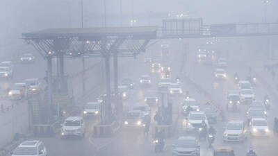 Parts of Delhi-NCR were seen covered with dense fog in the early hours of Monday, December 29 (Sakib Ali/Hindustan times) Parts of Delhi-NCR were seen covered with dense fog in the early hours of Monday, December 29 (Sakib Ali/Hindustan times)