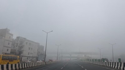 One social media user said this is the “thickest fog” they have seen in Delhi for a while. (HT.com)