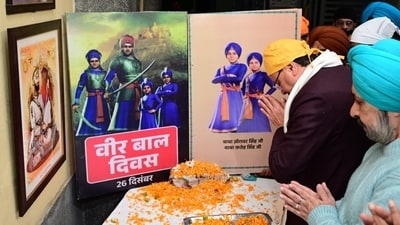 Uttarakhand Chief Minister Pushkar Singh Dhami offers prayers at Gurdwara Shri Guru Singh Sabha in Dehradun on the occasion of Veer Bal Diwas.