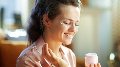 Use retinol cream at night for its anti-ageing benefits. (Freepik) Use retinol cream at night for its anti-ageing benefits. (Freepik)