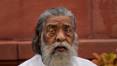 শিবু সুরেন দাস: ঝাড়খণ্ডের মুক্তি মোর্চার প্রতিষ্ঠাতা এবং ট্রাইবাল নেতা বার্ধক্য জনিত কারণে অসুস্থ থাকার ফলে মারা গিয়েছেন এই বছর। ঝাড়খণ্ডের রাজনৈতিক ক্ষেত্রে একটি বড় ক্ষতি হয়ে গেল এই রাজনৈতিক নেতার মৃত্যুর পর। (PTI) শিবু সুরেন দাস: ঝাড়খণ্ডের মুক্তি মোর্চার প্রতিষ্ঠাতা এবং ট্রাইবাল নেতা বার্ধক্য জনিত কারণে অসুস্থ থাকার ফলে মারা গিয়েছেন এই বছর। ঝাড়খণ্ডের রাজনৈতিক ক্ষেত্রে একটি বড় ক্ষতি হয়ে গেল এই রাজনৈতিক নেতার মৃত্যুর পর। (PTI)