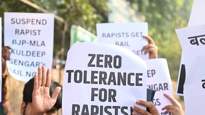A group of women activists gather at Jantar Mantar in protest to oppose the conditional bail granted to former Uttar Pradesh MLA Kuldeep Singh Sengar in the Unnao rape case, (Vipin Kumar/Hindustan Times) A group of women activists gather at Jantar Mantar in protest to oppose the conditional bail granted to former Uttar Pradesh MLA Kuldeep Singh Sengar in the Unnao rape case, (Vipin Kumar/Hindustan Times)