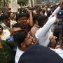 SIR-র মধ্যেই মগরাহাটে বিশেষ পর্যবেক্ষকের গাড়িতে ‘হামলা’, বললেন ‘কাজ করেই ছাড়ব’। (ছবিটি প্রতীকী, সৌজন্যে সমীর জানা/হিন্দুস্তান টাইমস)