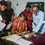 ভোটার তালিকায় বিশেষ নিবিড় সমীক্ষার (এসআইআর) শুনানি-পর্ব চলছে এখন। (ছবি সৌজন্যে পিটিআই)