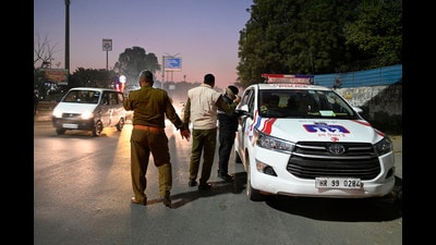 Police activate 78 checkpoints, deploy bomb squads and counter-assault teams, and enforce strict drink-and-drive checks near party hotspots. (HT Archive) Police activate 78 checkpoints, deploy bomb squads and counter-assault teams, and enforce strict drink-and-drive checks near party hotspots. (HT Archive)