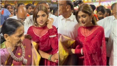 అమ్మమ్మ కోసం ఆందోళన- తిరుమల శ్రీవారిని ఫ్యామిలీతో దర్శించుకున్న శ్రీలీల- మనవరాలిగా బాధ్యత- నెటిజన్స్ ఫిదా! అమ్మమ్మ కోసం ఆందోళన- తిరుమల శ్రీవారిని ఫ్యామిలీతో దర్శించుకున్న శ్రీలీల- మనవరాలిగా బాధ్యత- నెటిజన్స్ ఫిదా!