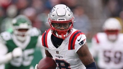 Stefon Diggs #8 of the New England Patriots runs with the ball during the second quarter against the New York Jets (Getty Images via AFP) Stefon Diggs #8 of the New England Patriots runs with the ball during the second quarter against the New York Jets (Getty Images via AFP)