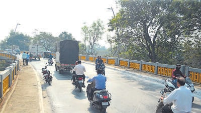 The Waldhuni bridge currently lacks essential safety features such as a central divider, lane and safety markings, and a pedestrian walkway, rendering it vulnerable to accidents (Pramod Tambe)