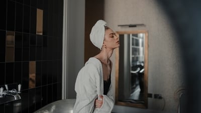 Extremely hot shower is damaging for the hair, cautions Dr Balani. (Unsplash) Extremely hot shower is damaging for the hair, cautions Dr Balani. (Unsplash)