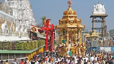 <p>తిరుమలలో వైకుంఠద్వార దర్శనాలు మంగళవారం తెల్లవారుజాము నుంచి ప్రారంభమయ్యాయి. 10 రోజులపాటు ద్వార దర్శనాలు ఉండనున్నాయి. ఈ మేరకు తిరుమల తిరుపతి దేవస్థానం ఏర్పాట్లను చేసింది.</p> <p>తిరుమలలో వైకుంఠద్వార దర్శనాలు మంగళవారం తెల్లవారుజాము నుంచి ప్రారంభమయ్యాయి. 10 రోజులపాటు ద్వార దర్శనాలు ఉండనున్నాయి. ఈ మేరకు తిరుమల తిరుపతి దేవస్థానం ఏర్పాట్లను చేసింది.</p>