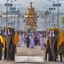 <p>మరోవైపు ఉత్తర ద్వార దర్శనం కోసం తిరుమలకు భారీగా భక్తులు తరలివస్తున్నారు. కొండపై భక్తుల రద్దీ నెలకొన్నది.</p>