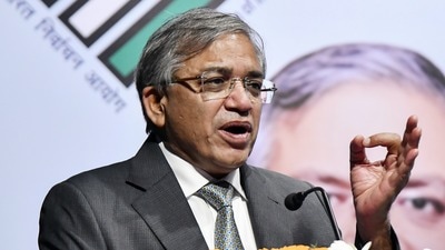 নির্বাচন কমিশনার জ্ঞানেশ কুমার এবং বাংলার মুখ্য নির্বাচনী আধিকারিক মনোজ আগরওয়ালকে দায়ী করে পুলিশে অভিযোগ দায়ের করা হয়েছে বলে জানা গিয়েছে। (Mohammed Aleemuddin)