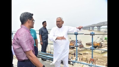 Bihar chief minister Nitish Kumar inspects construction works of JP Ganga Path Project in Patna. (Santosh Kumar/HT)