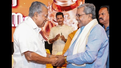 CM Siddaramaiah greets his Kerala counterpart Pinarayi Vijayan at the Sivagiri Mutt in Varkala on Wednesday. (ANI)