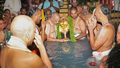 వైభవంగా వైకుంఠ ద్వాదశి చక్రస్నానం వైభవంగా వైకుంఠ ద్వాదశి చక్రస్నానం