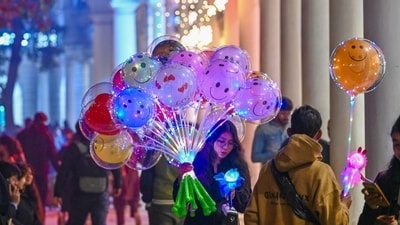 People arrive at Connaught Place to celebrate New Year in New Delhi, India. (Photo by Sanchit Khanna/ Hindustan Times) (Sanchit Khanna/HT PHOTO) People arrive at Connaught Place to celebrate New Year in New Delhi, India. (Photo by Sanchit Khanna/ Hindustan Times) (Sanchit Khanna/HT PHOTO)