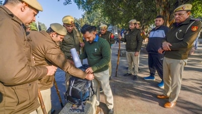 Delhi Police personnel are deployed at Connaught Place’s Inner Circle as part of heightened security arrangements ahead of New Year celebrations (Raj K Raj/Hindustan Times)