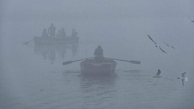 Visuals showed visibility dropping to only a few metres with thick layer of fog in the early hours (Vipin Kumar/Hindustan Times) Visuals showed visibility dropping to only a few metres with thick layer of fog in the early hours (Vipin Kumar/Hindustan Times)