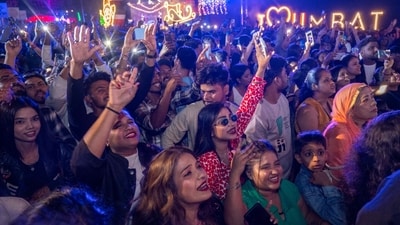 Revelers in Mumbai celebrating on Wednesday evening to welcome New Year 2026. (Hindustan Times/Satish Bate) Revelers in Mumbai celebrating on Wednesday evening to welcome New Year 2026. (Hindustan Times/Satish Bate)