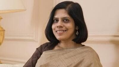 Nandini Chakravorty is a 1994 batch Indian Administrative Service (IAS) officer (X/IAS_Nandini)