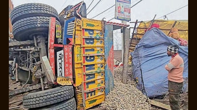 The overturned truck on Sidhwan Bet Road. (HT Photo) The overturned truck on Sidhwan Bet Road. (HT Photo)