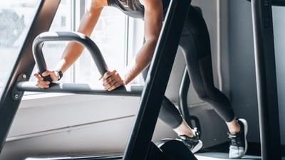 D. Dolegowski’s message: your fifties can be a decade of peak performance, if you’re willing to adjust habits and perspective. (Unsplash) D. Dolegowski’s message: your fifties can be a decade of peak performance, if you’re willing to adjust habits and perspective. (Unsplash)