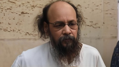 এসআইআর শুনানিতে এবার ডাক পেয়েছেন কবি জয় গোস্বামী এবং তাঁর মেয়ে। এসআইআর শুনানিতে এবার ডাক পেয়েছেন কবি জয় গোস্বামী এবং তাঁর মেয়ে।