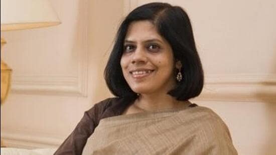 Nandini Chakravorty is a 1994 batch Indian Administrative Service (IAS) officer (X/IAS_Nandini)