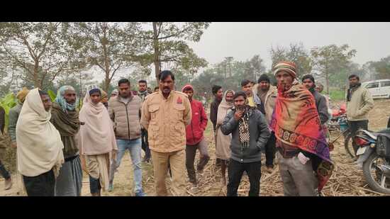 Official and villagers at Magrauli village. (HT)