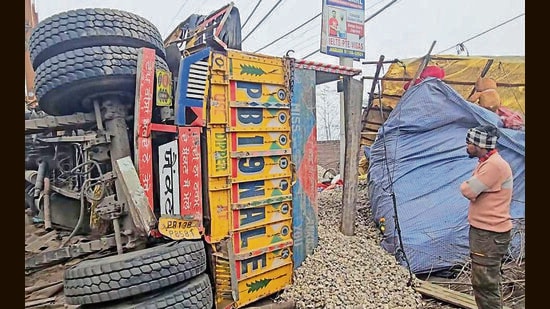 The overturned truck on Sidhwan Bet Road. (HT Photo)