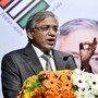 নির্বাচন কমিশনার জ্ঞানেশ কুমার এবং বাংলার মুখ্য নির্বাচনী আধিকারিক মনোজ আগরওয়ালকে দায়ী করে পুলিশে অভিযোগ দায়ের করা হয়েছে বলে জানা গিয়েছে। 