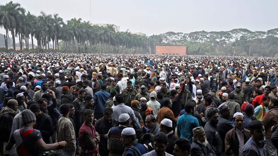 People gather to offer funeral prayer for Bangladesh’s former Prime Minister Khaleda Zia at the Parliament building area of Manik Mia Avenue, in Dhaka (REUTERS) People gather to offer funeral prayer for Bangladesh’s former Prime Minister Khaleda Zia at the Parliament building area of Manik Mia Avenue, in Dhaka (REUTERS)
