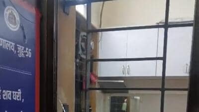 Husband, kin booked for vandalising Cooper Hosp after woman’s death Husband, kin booked for vandalising Cooper Hosp after woman’s death