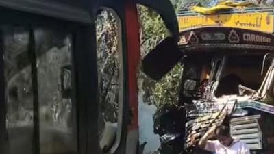 Truck driver killed as BEST bus crashes into truck in Aarey Colony