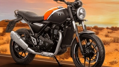 The Triumph Speed T4 in Baja Orange colour scheme. The Triumph Speed T4 in Baja Orange colour scheme.