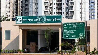 For both the roads, the Greater Noida authority has started the process of buying land. The Land Department has initiated action to purchase land from farmers based on their consent, said officials, (HT Archive) For both the roads, the Greater Noida authority has started the process of buying land. The Land Department has initiated action to purchase land from farmers based on their consent, said officials, (HT Archive)
