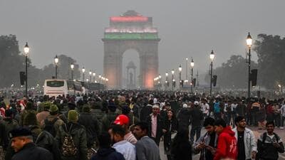 Over 50,000 people visited the India Gate, traffic police said. (RAJ K RAJ /HT PHOTO) Over 50,000 people visited the India Gate, traffic police said. (RAJ K RAJ /HT PHOTO)