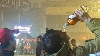 People seen drinking liquor openly on New year’s Eve in Gurugram. (HT) People seen drinking liquor openly on New year’s Eve in Gurugram. (HT)