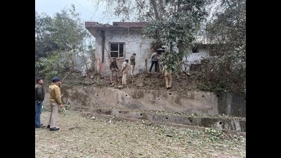 Police inspecting the site of the blast in Nalagarh on Thursday. (HT Photo) Police inspecting the site of the blast in Nalagarh on Thursday. (HT Photo)