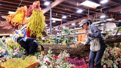 The 137th Rose Parade will celebrate teamwork with Magic Johnson as Grand Marshal, airing live on January 1. (Photo by MARIO TAMA / GETTY IMAGES NORTH AMERICA / Getty Images via AFP) (Getty Images via AFP)